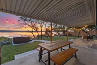 Blue Vista, lake view, hot tub, fire pit, covered patio