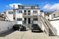 River Breeze 3-Bed Balcony Apartment