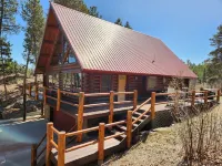 Beautiful Black Hills Log Home with Loft and 360' Views!! Hotels near Full Throttle Saloon