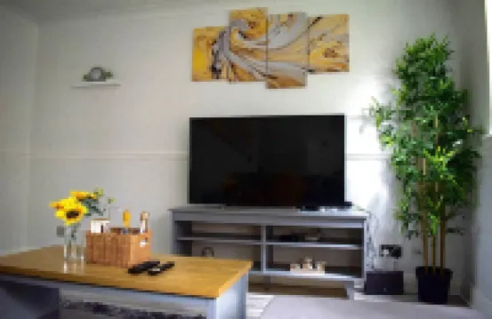 Cozy Watford Home W/ PARKING - Perfect for Harry Potter World + Warner Bros