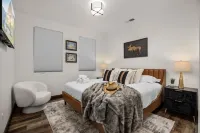 30 Mins Gnp, Near Skiing, Hot Tub, Sauna, Firepit, BBQ, Icepod, Game Room!