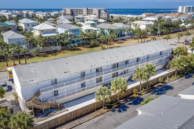 NEW Romantic Luxury Condo 1BD/1BTH - 5 min walk to the beach in heart of Destin