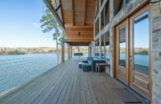 "LAKEVIEW": No Steps, Hot Tub, Boat/Swim Dock, Elevator