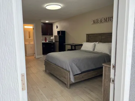 Powhatan suite 2 just 5 mins away from Raymond James Stadium.