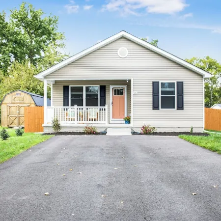 7 Mins to the Beach! Fire Pit, BBQ, Games, Fully Equipped Kitchen & Beach Gear