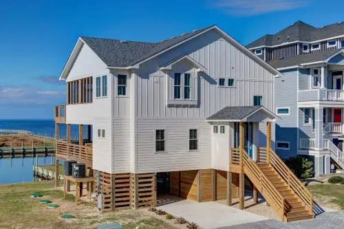 4BR 3BA Waterfront Slice of Heaven! Luxury, hot tub, sunsets, fishing.