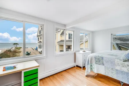 Beachfront house on Long Island Sound