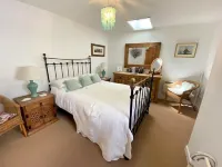Cosy Character Cottage With Sea View In Mousehole Hotels in Mousehole