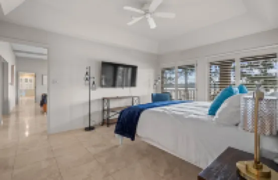 Beautiful, Private Lake House with Double Dock