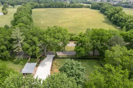 Charming Renovated Franklin Cottage