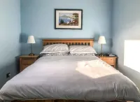 Comfy house in West Lothian - 10 min from the airport! Hotels in 