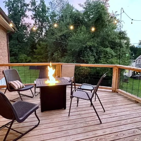 Mayberry’s Best! Peaceful, Bonus Room, Deck, Huge Yard, 5 min to downtown