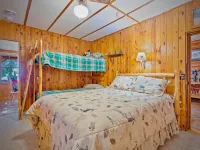 尼克湖畔山林小屋