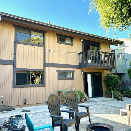 Mid-Century Beach Lodge- 1 Block to Beach!