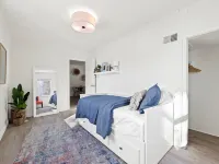 🌊 Well Appointed Home Steps from Pewaukee Lake + KING Bed 🌊
