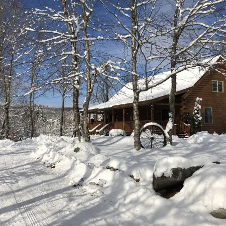 Gorgeous White Mountain Log Home in Franconia - Hike, Bike, Golf, Ski and More!