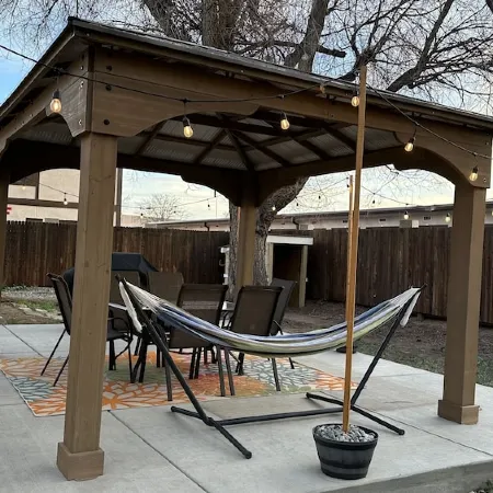 1 hr to Ski ,420ok, Free RV Parking, Private Home, Dogs Are Welcome. Great Loc