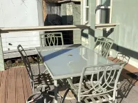 Best Fishing  in Clearlake Oaks at the Bass house. . . By the water. 萊克縣酒店