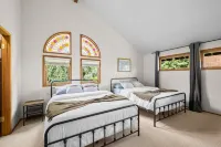 CapHill Charm 3-bedroom house with WiFi, central AC and near everything. Hotels in capitol hill