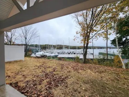 Harbor View Cottage - Unit A Отели в г. Waldo County