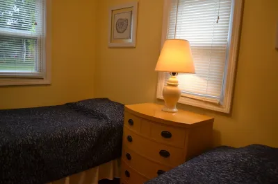 LYC Cottage #5 Hotels near Turnip Rock