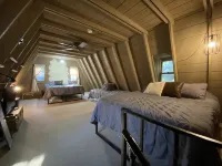 Bailey's Harbor Cabin Secluded in Woods,Walking distance to Kangaroo Lake-DUPLEX Hotels in Baileys Harbor