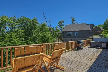 6BR New Build, Hot Tub, Fire Pit, Mtn. Views