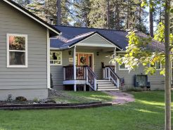 Lake life at it's best - 4Bedroom/2.5Bathroom house
