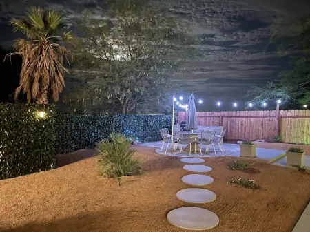 Beautiful Desert Retreat - Salt Water Pool & Spa