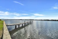 Waterfront condo & boat dock at the Heart of Palm Beach
