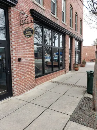 523 C - Historic Downtown Apartment above Brewery BBQ Restaurant - 2 Bedroom