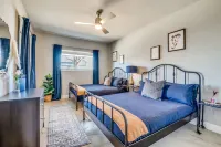 The Oleander - centrally located Luxury Townhouse steps from Magnolia Ave!