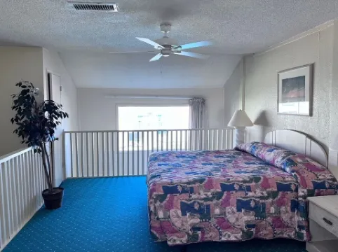 Beachfront One Bedroom Condo with a Pool/2 nights or 7 nights. Pet friendly!