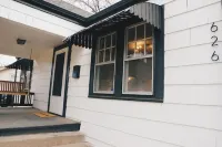 Chic Bungalow Located In The Heart Of Wichita Hotels near Paul Laurence Dunbar Park