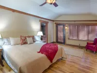 Charming Downtown Frankfort  Condo overlooking Betsie Bay Hotels in Frankfort