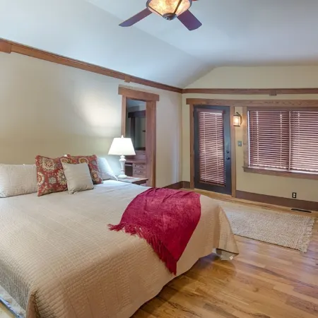 Charming Downtown Frankfort  Condo overlooking Betsie Bay Отели в г. Франкфорт