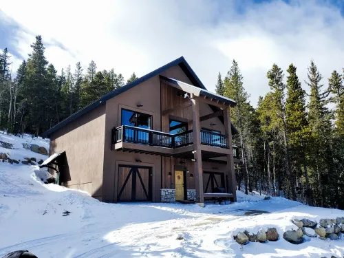 Newer Luxury Home, minutes from Breckenridge, Indoor Hot Tub, Mountain Views Hotels in Alma