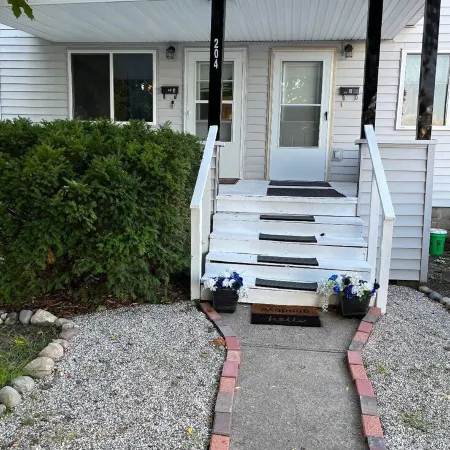 Vibrant 2 Bed Located Downtown/ Closing to Soaring Eagle/CMU