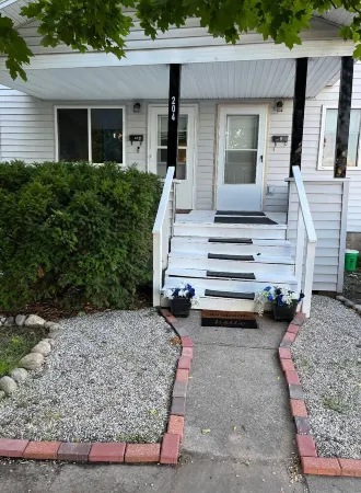 Vibrant 2 Bed Located Downtown/ Closing to Soaring Eagle/CMU