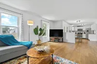 King Bed+Deck+Fenced Back Yard+Pets Welcome!