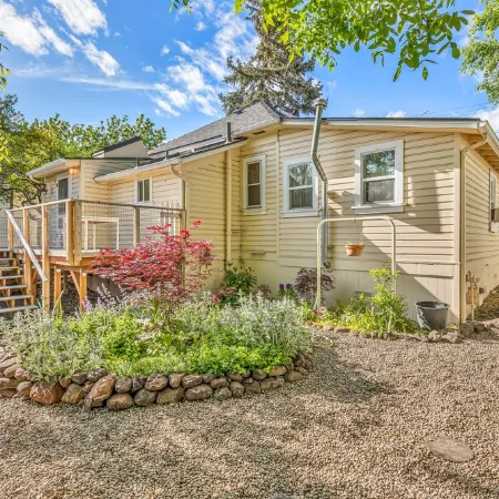 Charming house two blocks from downtown Ashland