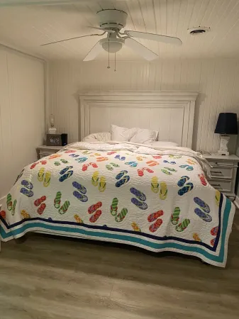 Peaceful Lakefront Cottage