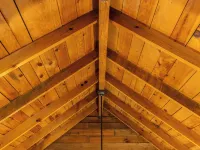 Beautiful Log Cabin with AC and WiFi in Gorgeous Burnsville. Hotels in Yancey County