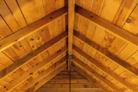 Beautiful Log Cabin with AC and WiFi in Gorgeous Burnsville.