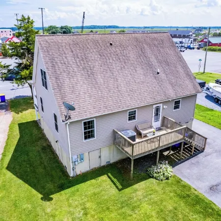 Bowers Retreat - Sleeps 10 - Steps to Beach & Bars! 10 Minutes to de Turf!