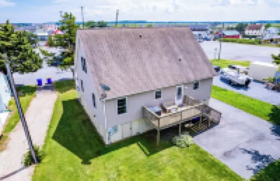 NEW! Bowers Retreat - Sleeps 10 - Steps to beach! 10 Minutes to DE Turf!