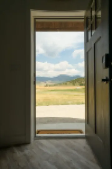 Gorgeous views, unique stay minutes away from hot pools, golfing, restaurants.