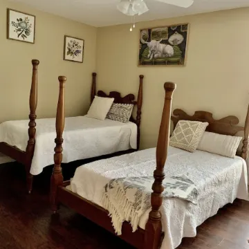 Quincy Ranch ~ Pet Friendly 3 bedroom 2 bath home