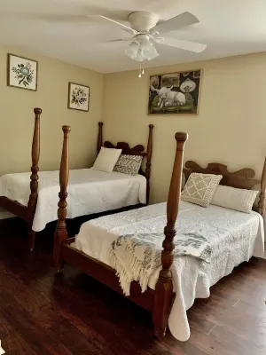 Quincy Ranch ~ Pet Friendly 3 bedroom 2 bath home