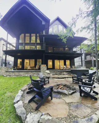 Luxury Vacation Home Right on the Nantahala River in Bryson City NC